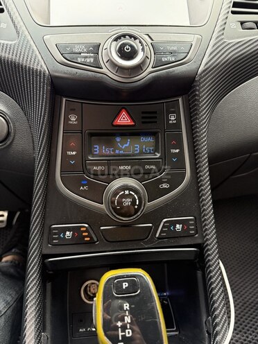 Hyundai Avante 2014, 280,000 km - 1.6 л - Bakı