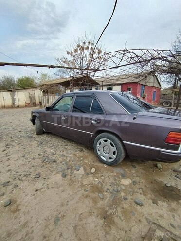 Mercedes E 230 1991, 358,000 km - 2.3 l - Beyləqan