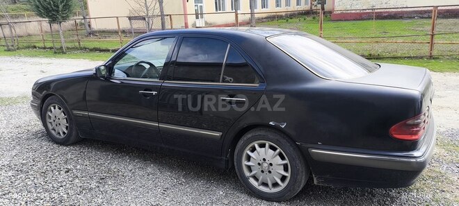 Mercedes E 220 d 2001, 366,000 km - 2.2 л - İsmayıllı