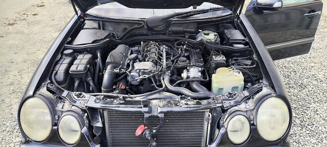 Mercedes E 220 d 2001, 366,000 km - 2.2 л - İsmayıllı