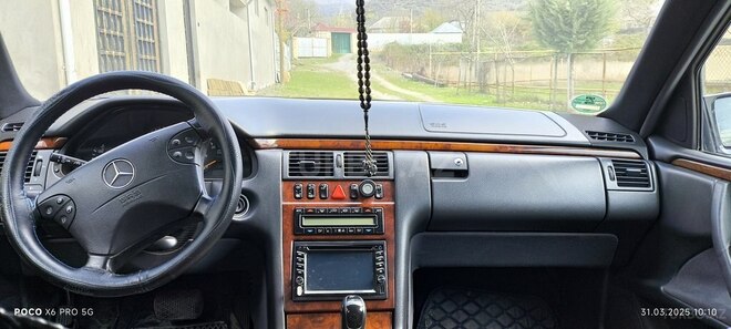 Mercedes E 220 d 2001, 366,000 km - 2.2 л - İsmayıllı