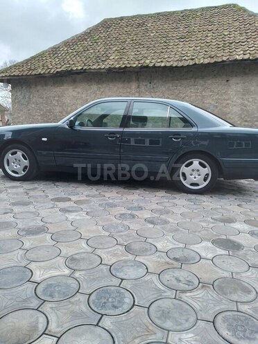 Mercedes E 240 1999, 342,523 km - 2.4 l - Masallı