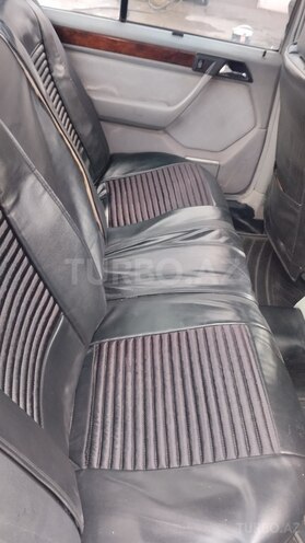 Mercedes E 250 1994, 410,000 km - 2.5 l - Saatlı