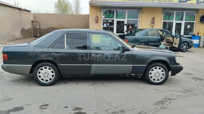 Mercedes E 250 1994, 410,000 km - 2.5 l - Saatlı
