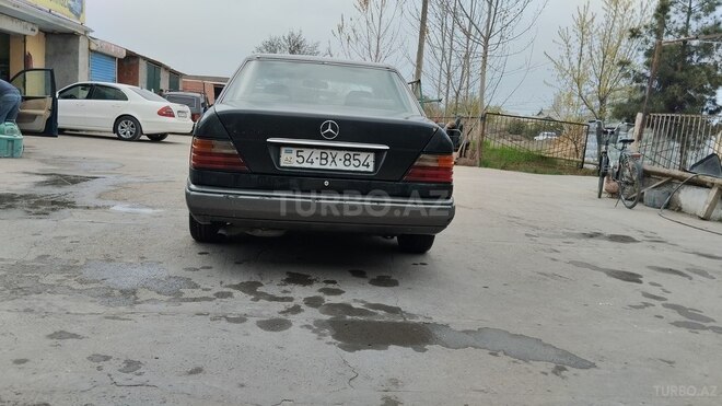 Mercedes E 250 1994, 410,000 km - 2.5 l - Saatlı