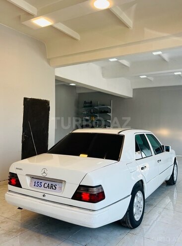 Mercedes E 200 d-5