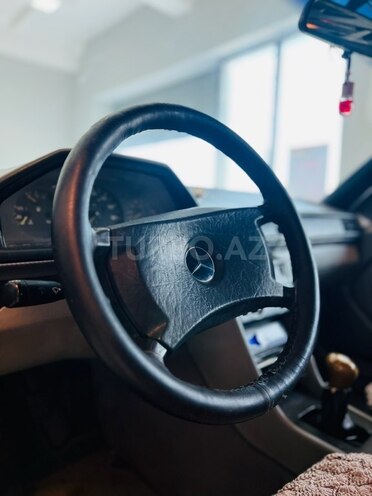 Mercedes E 200 d-7