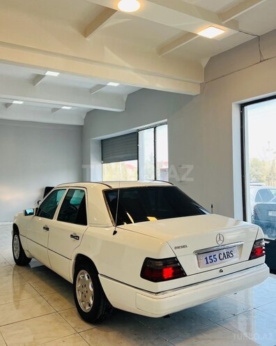 Mercedes E 200 d-6