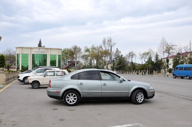 Volkswagen Passat 2004, 435,000 km - 1.8 л - Saatlı