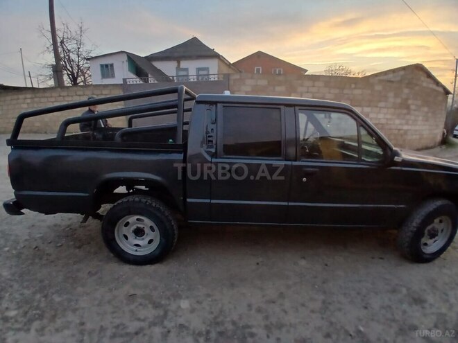 Mitsubishi L200 1993, 256,459 km - 2.5 л - Qusar
