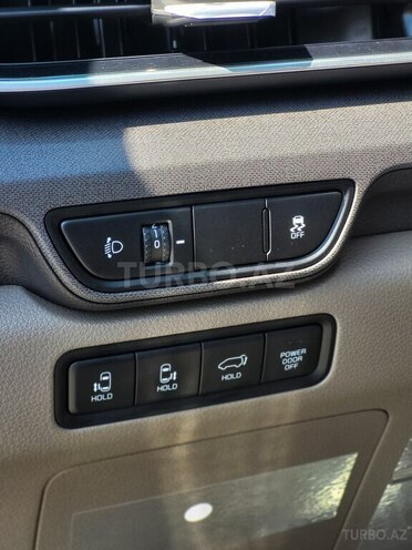 Kia Carnival-13