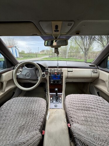 Mercedes E 230 1996, 250,000 km - 2.3 l - Saatlı