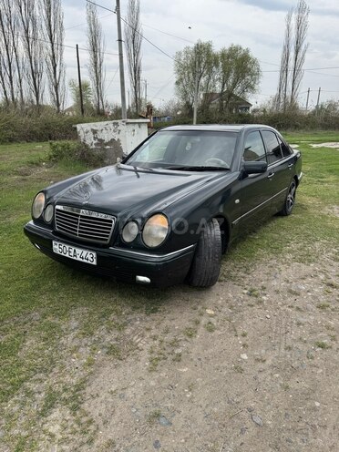 Mercedes E 230 1996, 250,000 km - 2.3 l - Saatlı