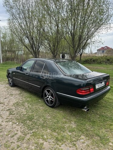 Mercedes E 230 1996, 250,000 km - 2.3 l - Saatlı
