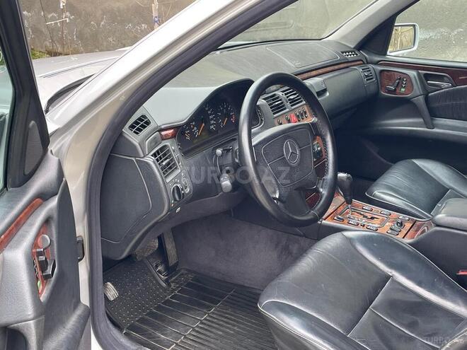 Mercedes E 240 1999, 348,000 km - 2.4 l - Bakı