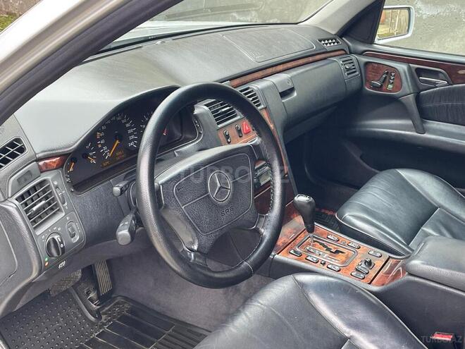 Mercedes E 240 1999, 348,000 km - 2.4 l - Bakı