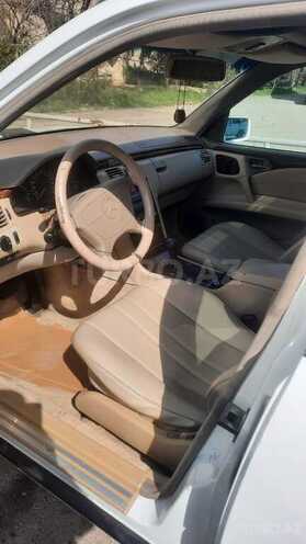 Mercedes E 240 1998, 314,000 km - 2.4 l - Bakı