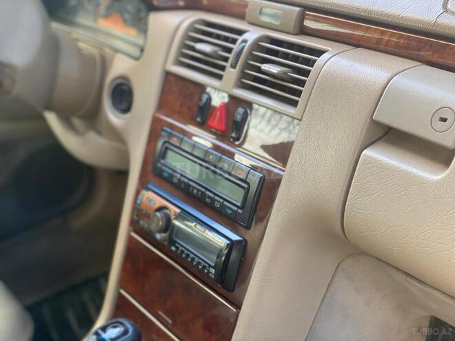 Mercedes E 240 1998, 314,000 km - 2.4 l - Bakı