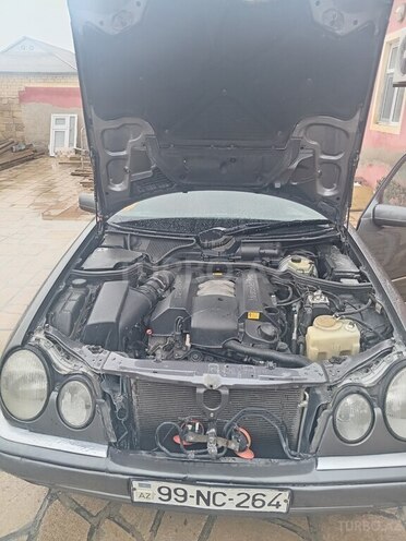 Mercedes E 240 2000, 584,000 km - 2.4 l - Bakı