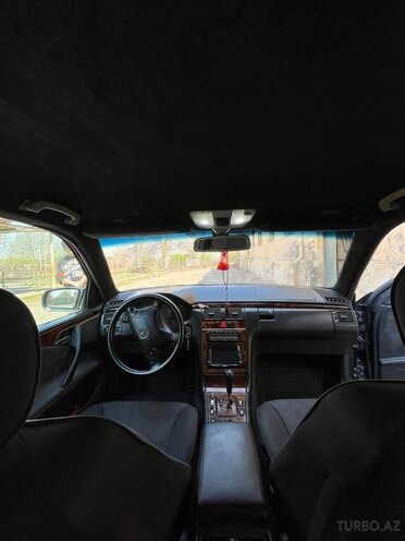 Mercedes E 220 d 2001, 436,000 km - 2.2 л - Gəncə
