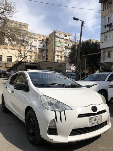 Toyota Aqua 2015, 180,000 km - 1.5 l - Bakı