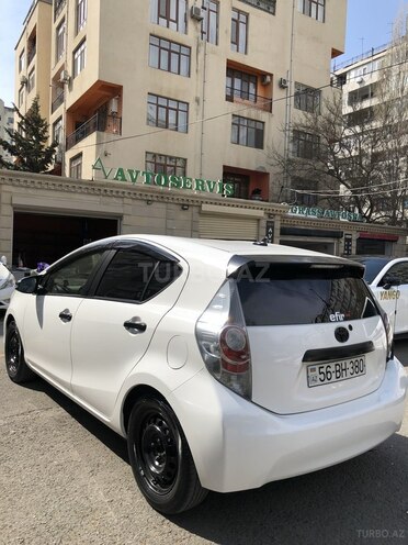 Toyota Aqua 2015, 180,000 km - 1.5 l - Bakı