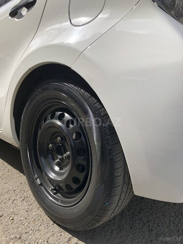 Toyota Aqua 2015, 180,000 km - 1.5 l - Bakı