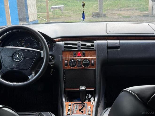 Mercedes 200 1999, 350,000 km - 2.0 л - Şəmkir