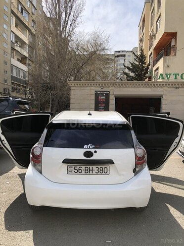 Toyota Aqua 2015, 180,000 km - 1.5 l - Bakı
