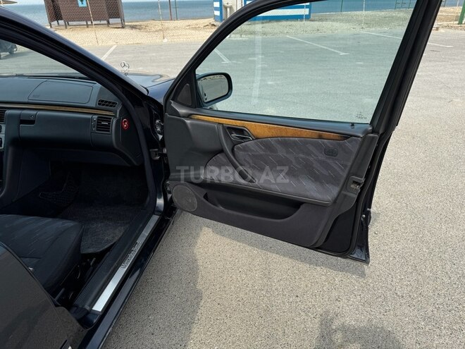 Mercedes E 240 1999, 369,903 km - 2.4 l - Bakı