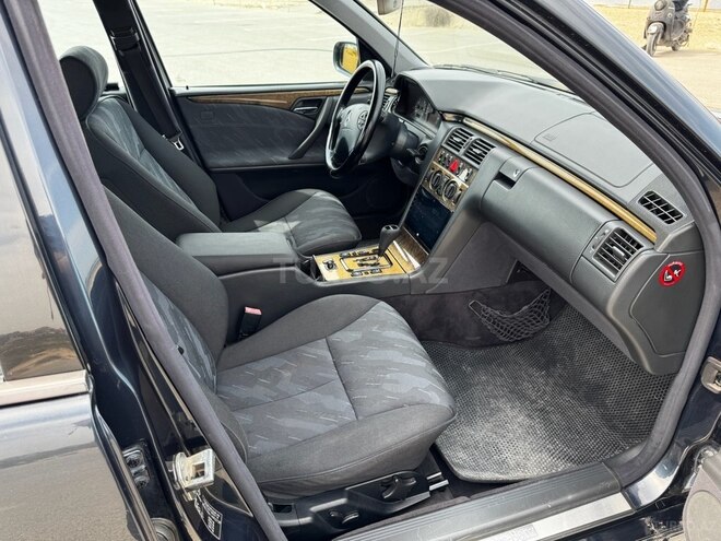 Mercedes E 240 1999, 369,903 km - 2.4 l - Bakı