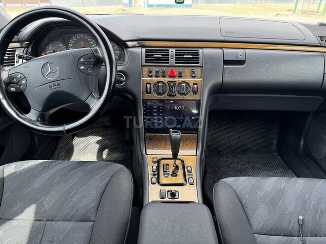 Mercedes E 240 1999, 369,903 km - 2.4 l - Bakı