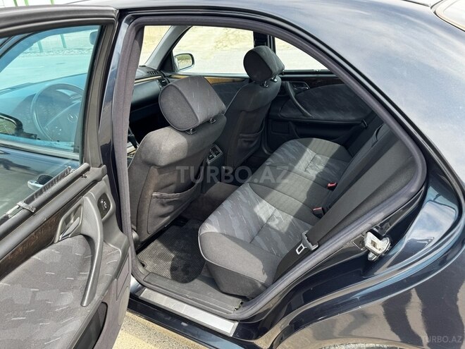 Mercedes E 240 1999, 369,903 km - 2.4 l - Bakı