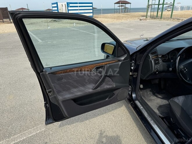 Mercedes E 240 1999, 369,903 km - 2.4 l - Bakı