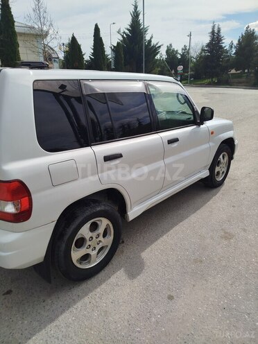 Mitsubishi Pajero io 2000, 230,000 km - 2.0 l - Qusar