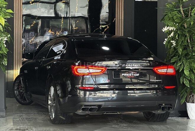Maserati Quattroporte-11