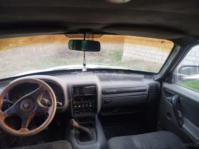 GAZ 3110 2001, 300,000 km - 2.4 l - Quba