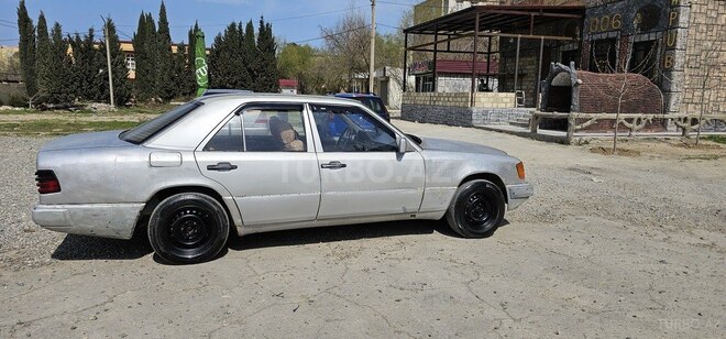 Mercedes E 220 d 1990, 456,324 km - 2.2 l - Sumqayıt