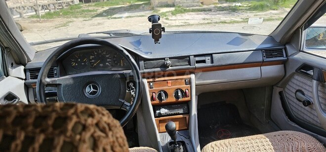 Mercedes E 220 d 1990, 456,324 km - 2.2 l - Sumqayıt