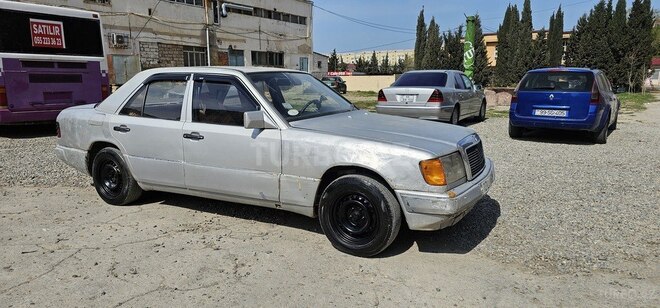 Mercedes E 220 d 1990, 456,324 km - 2.2 l - Sumqayıt
