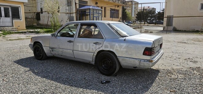 Mercedes E 220 d 1990, 456,324 km - 2.2 l - Sumqayıt