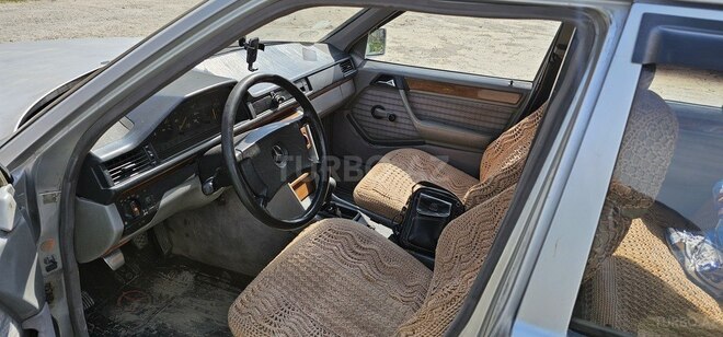 Mercedes E 220 d 1990, 456,324 km - 2.2 l - Sumqayıt