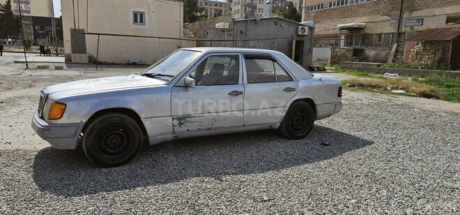Mercedes E 220 d 1990, 456,324 km - 2.2 l - Sumqayıt