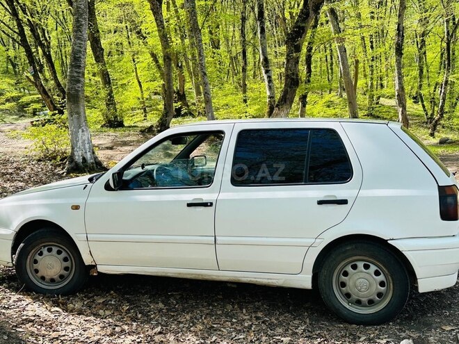 Volkswagen Golf 1997, 250,000 km - 1.6 l - Quba