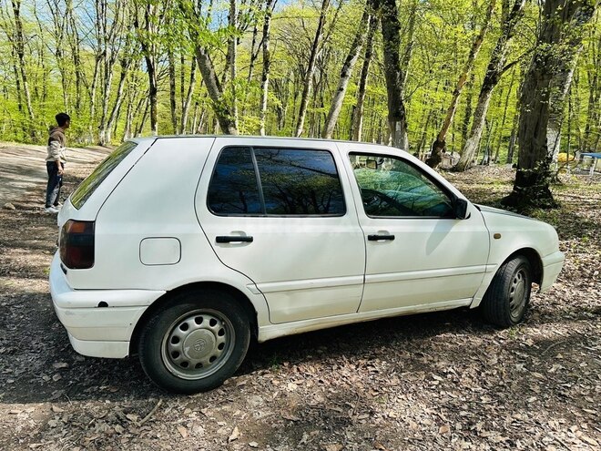 Volkswagen Golf 1997, 250,000 km - 1.6 l - Quba