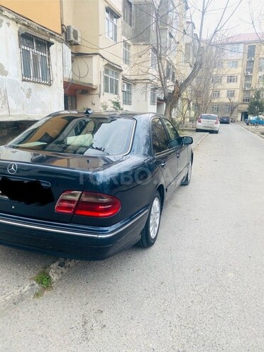 Mercedes E 270 2001, 450,000 km - 2.7 l - Bakı