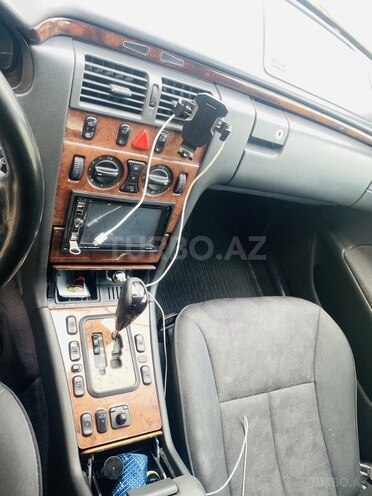 Mercedes E 270 2001, 450,000 km - 2.7 l - Bakı