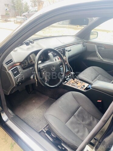 Mercedes E 270 2001, 450,000 km - 2.7 l - Bakı