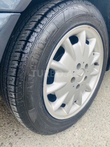 Mercedes E 270 2001, 450,000 km - 2.7 l - Bakı