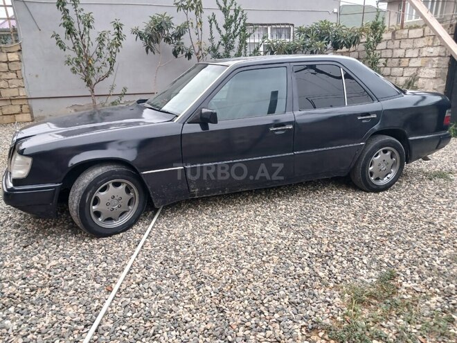Mercedes E 220 1993, 352,000 km - 2.2 l - Bakı